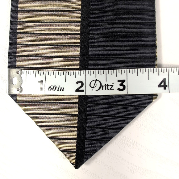 JHANE BARNES Platinum Mens 100% Silk tie JAPAN Geometric Black/Gold 58.50 x 3.75 - Picture 9 of 10